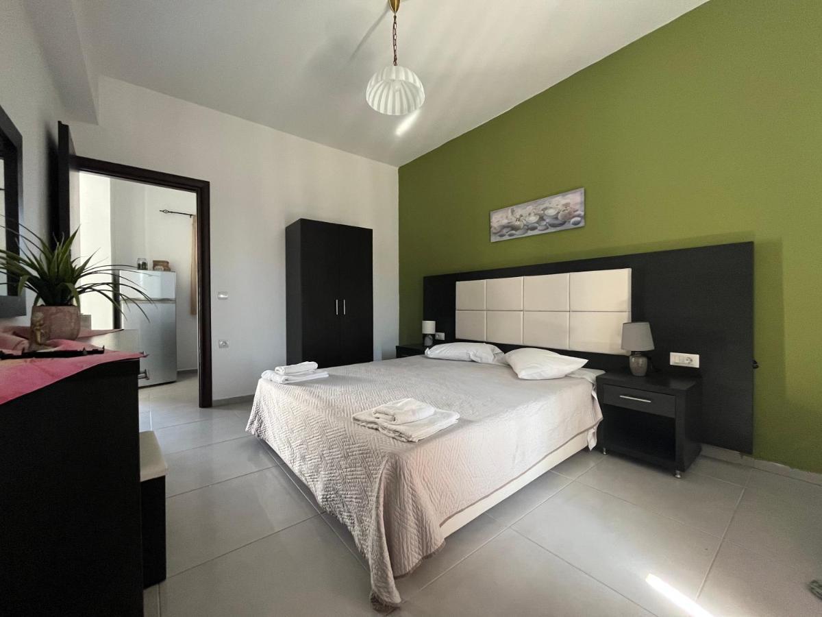 Villa Antonis Deluxe Apartments Amoudi Ngoại thất bức ảnh