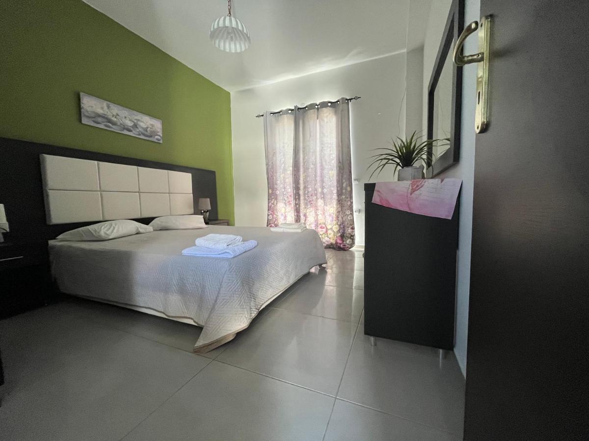 Villa Antonis Deluxe Apartments Amoudi Ngoại thất bức ảnh