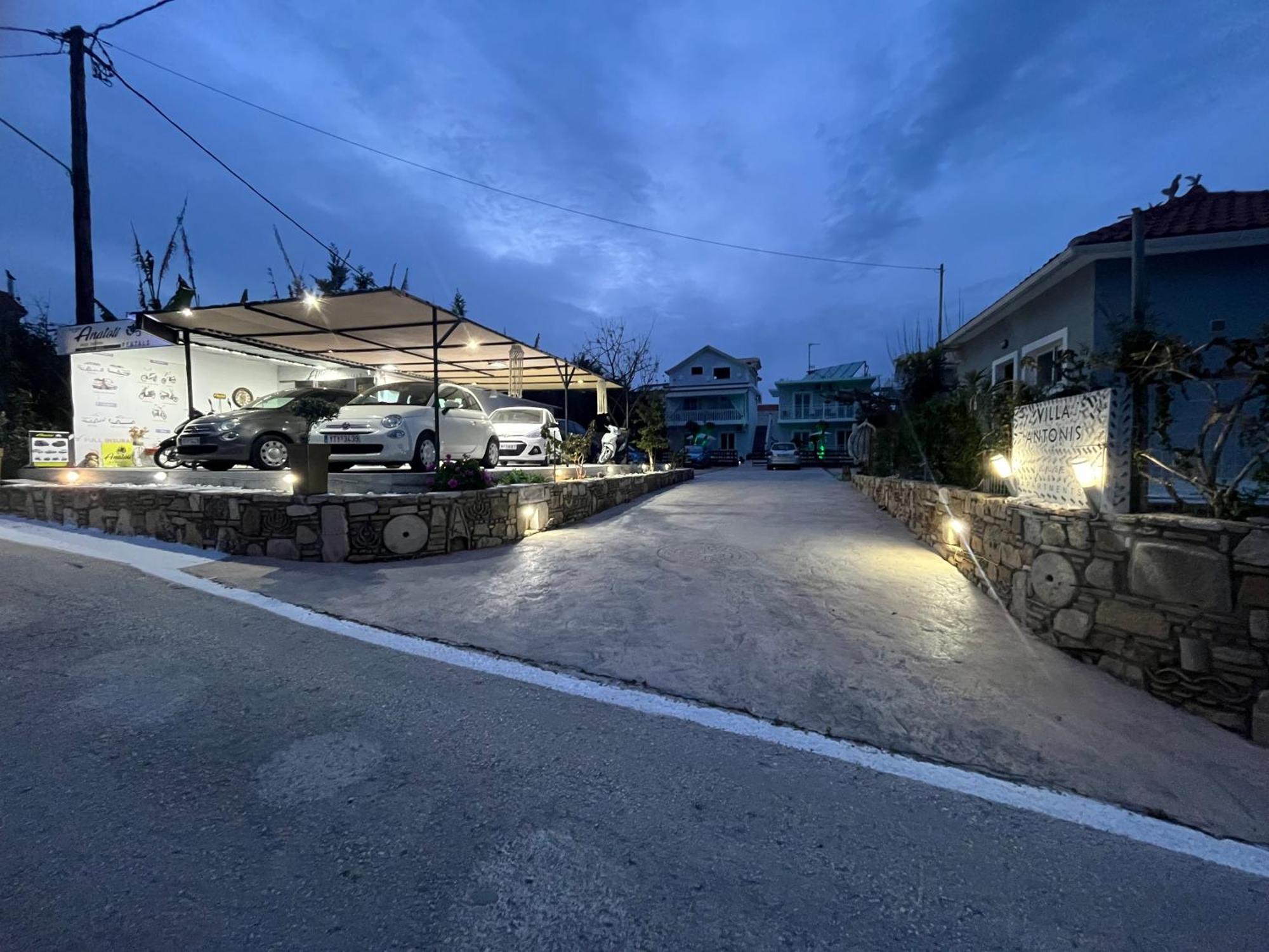 Villa Antonis Deluxe Apartments Amoudi Ngoại thất bức ảnh