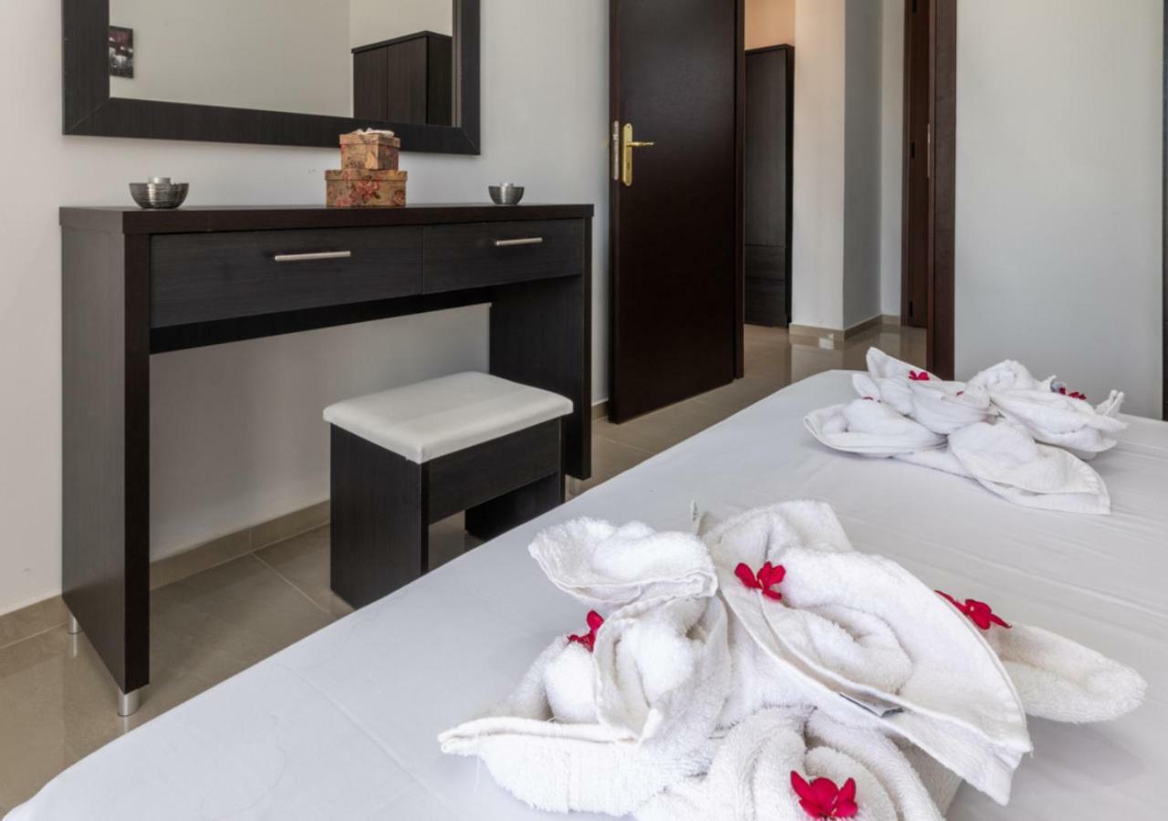 Villa Antonis Deluxe Apartments Amoudi Ngoại thất bức ảnh