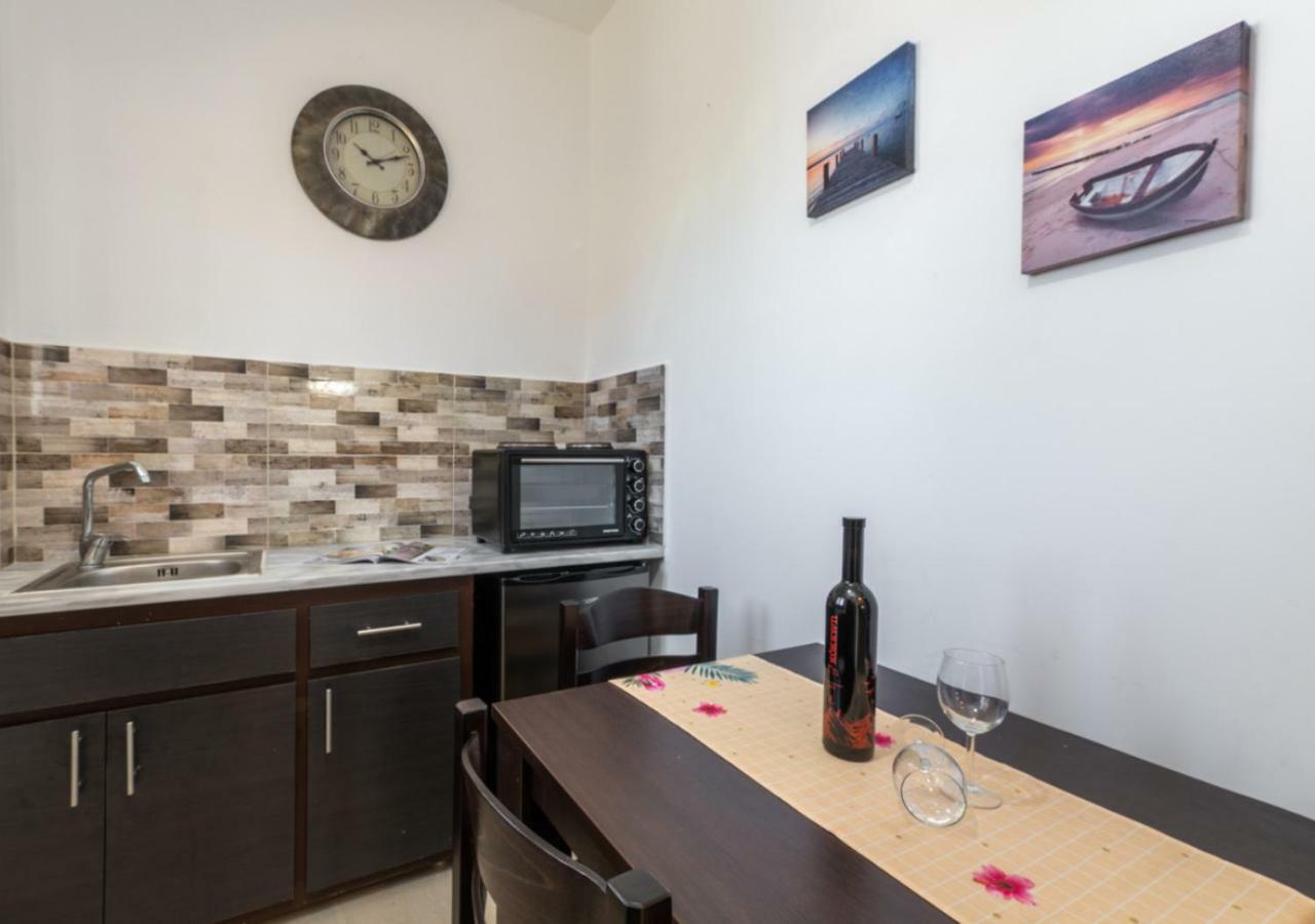 Villa Antonis Deluxe Apartments Amoudi Ngoại thất bức ảnh