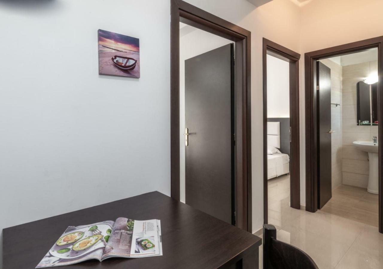 Villa Antonis Deluxe Apartments Amoudi Ngoại thất bức ảnh