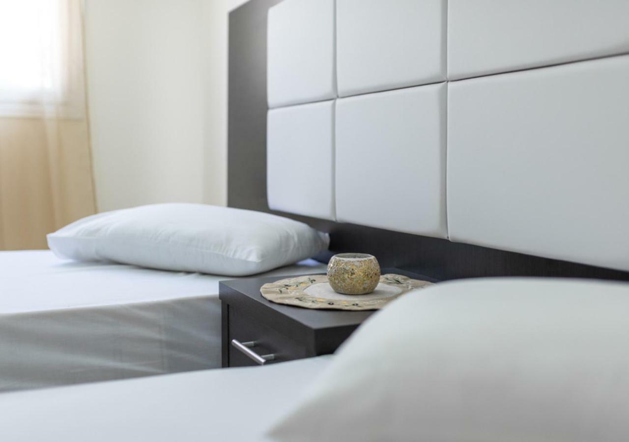 Villa Antonis Deluxe Apartments Amoudi Ngoại thất bức ảnh