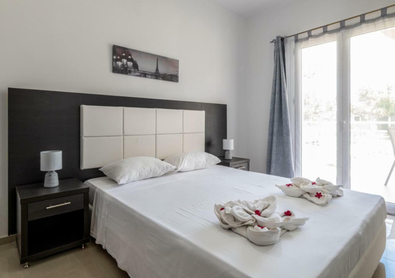 Villa Antonis Deluxe Apartments Amoudi Ngoại thất bức ảnh