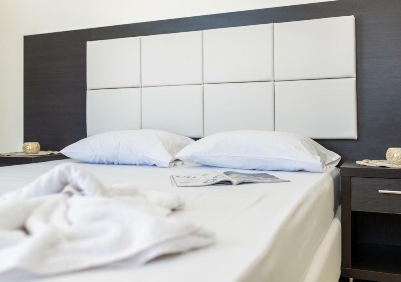 Villa Antonis Deluxe Apartments Amoudi Ngoại thất bức ảnh