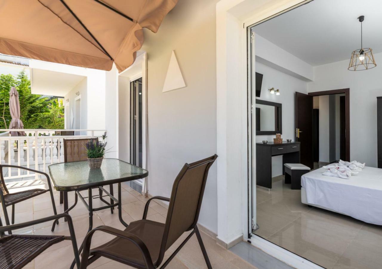 Villa Antonis Deluxe Apartments Amoudi Ngoại thất bức ảnh